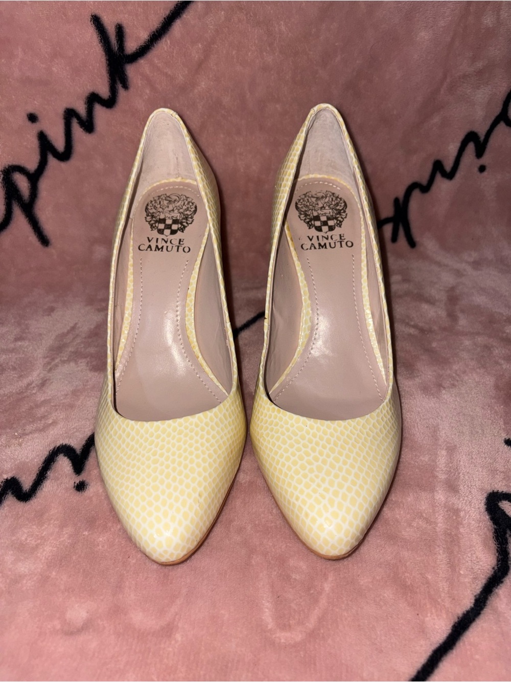 Vince Camuto pale, yellow and neutral, beige animal print size 8